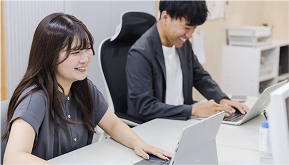 本社スタッフの仕事風景